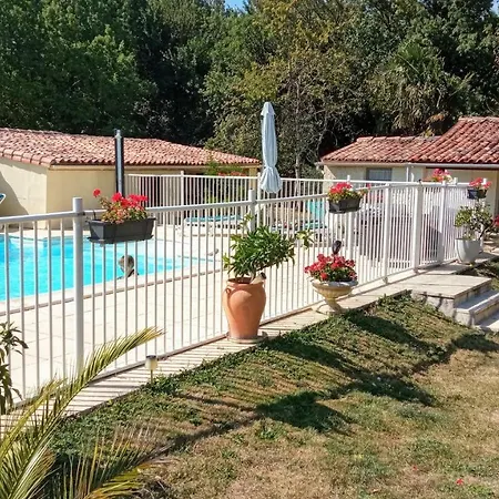 Les Deux Rivieres Apartment